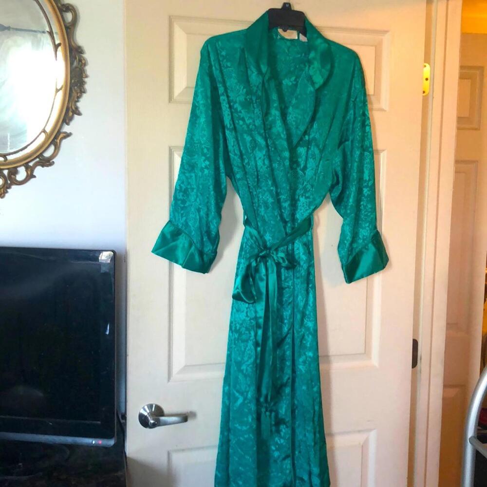 Victory secret robe like new
